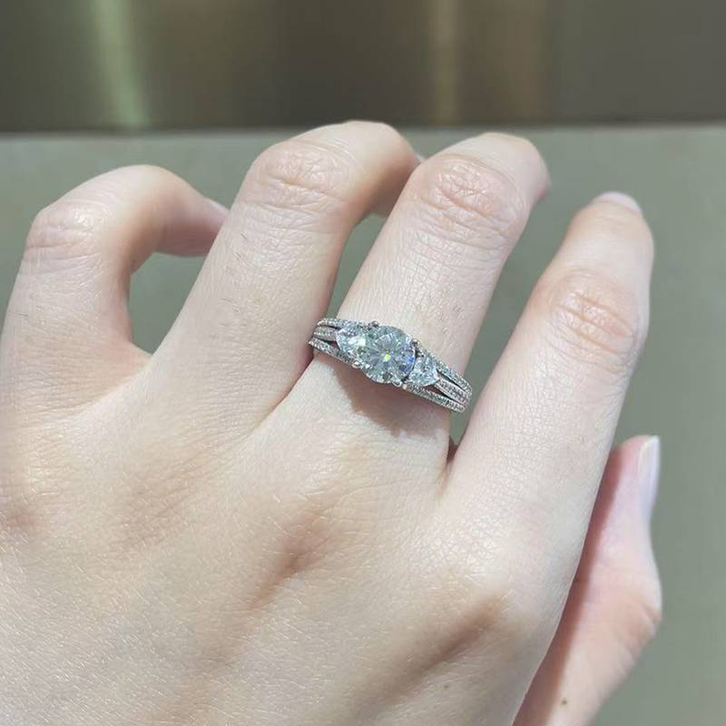 三石款Women's RingS925银镀白金定制选款主石Moissanite1.0ct/副石高碳钻